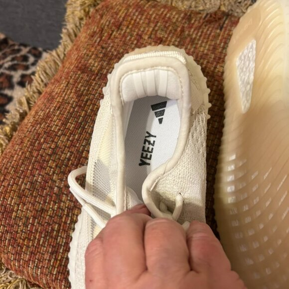 NWOB!  Adidas Yeezy Boost 350 V2 Low Cream White / Triple White ~ Size 6.5 - Picture 3 of 8